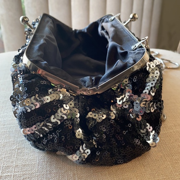 Belle Badgley Mischka Clutch - Picture 8 of 9